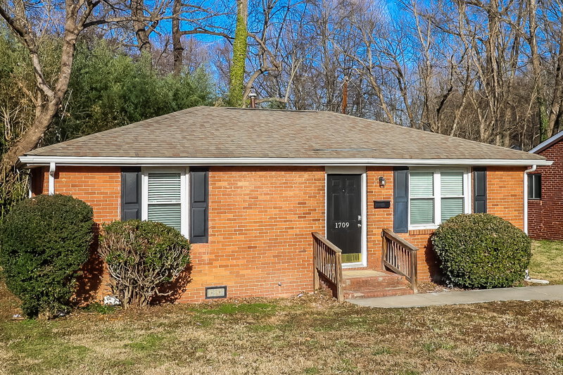 1,505/Mo, 1709 Purser Dr Charlotte, NC 28215 Front View