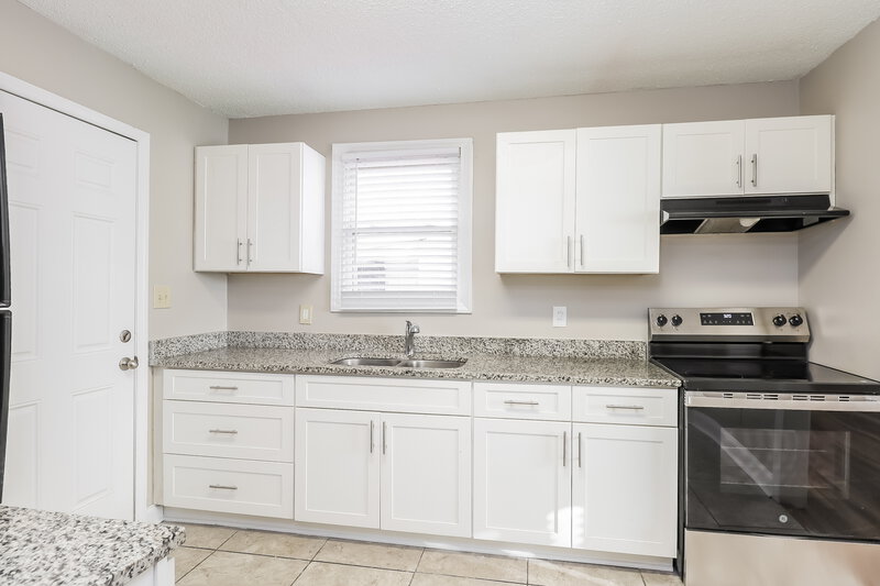 1,505/Mo, 1709 Purser Dr Charlotte, NC 28215 Kitchen View