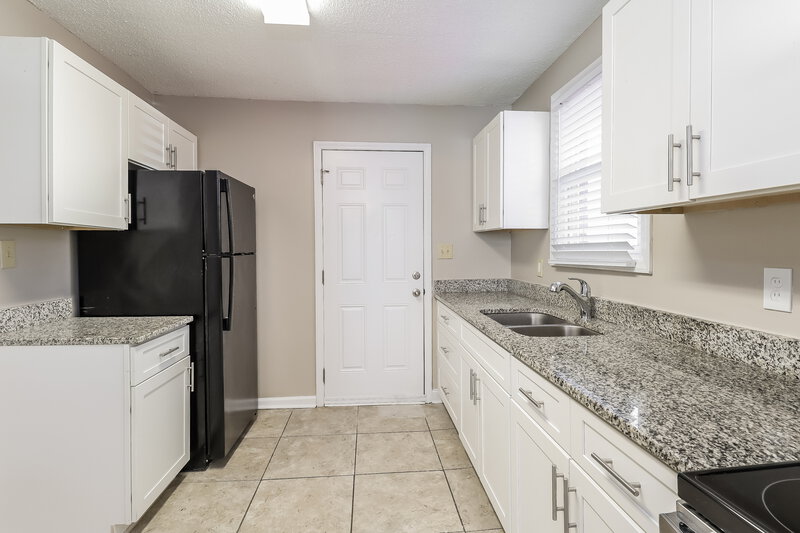 1,505/Mo, 1709 Purser Dr Charlotte, NC 28215 Kitchen View 2