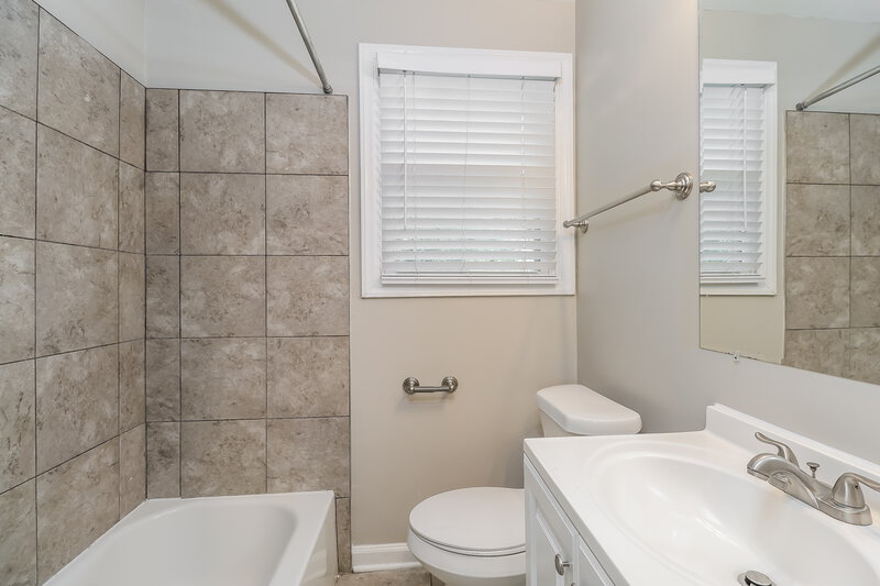 1,505/Mo, 1709 Purser Dr Charlotte, NC 28215 Bathroom View