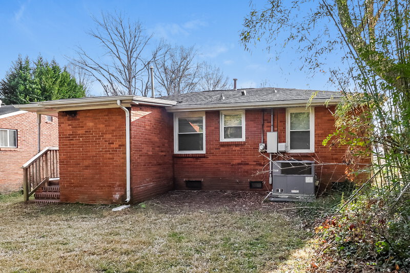 1,505/Mo, 1709 Purser Dr Charlotte, NC 28215 Rear View