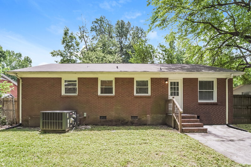 1,900/Mo, 2413 Dora Dr Charlotte, NC 28215 Rear View