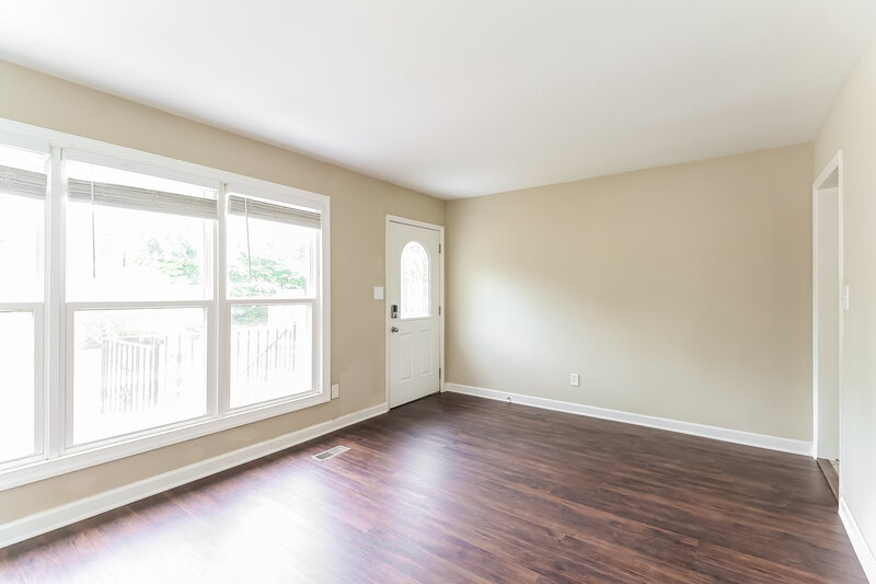 1,660/Mo, 511 Derrydowne Dr Charlotte, NC 28213 Living Room View