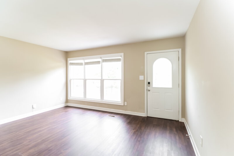 1,660/Mo, 511 Derrydowne Dr Charlotte, NC 28213 Living Room View 2