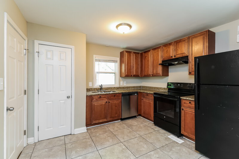 1,660/Mo, 511 Derrydowne Dr Charlotte, NC 28213 Kitchen View