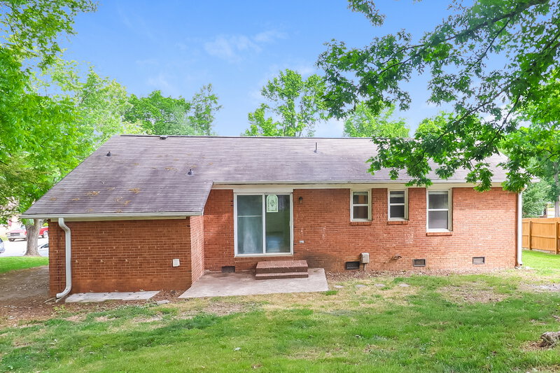 1,660/Mo, 511 Derrydowne Dr Charlotte, NC 28213 Rear View