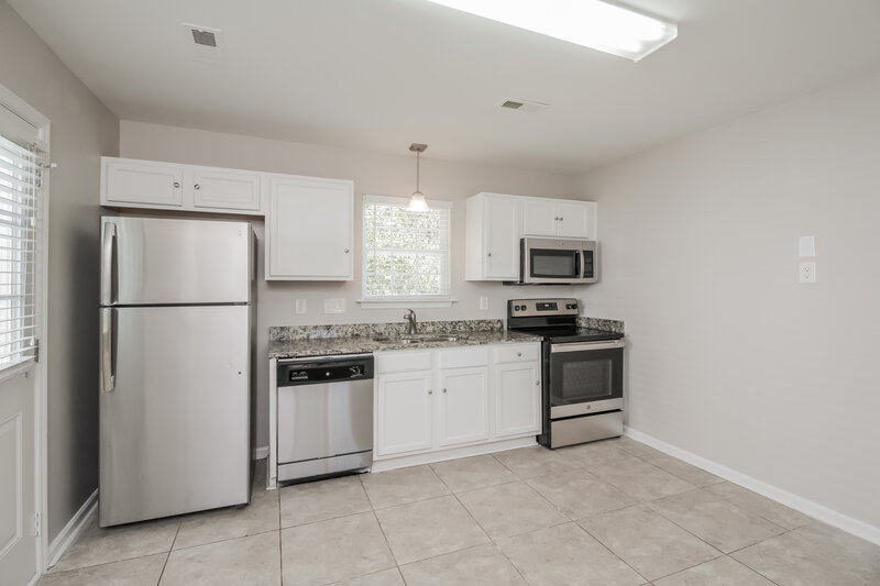 1,760/Mo, 3613 Ellington St Charlotte, NC 28211 Kitchen View