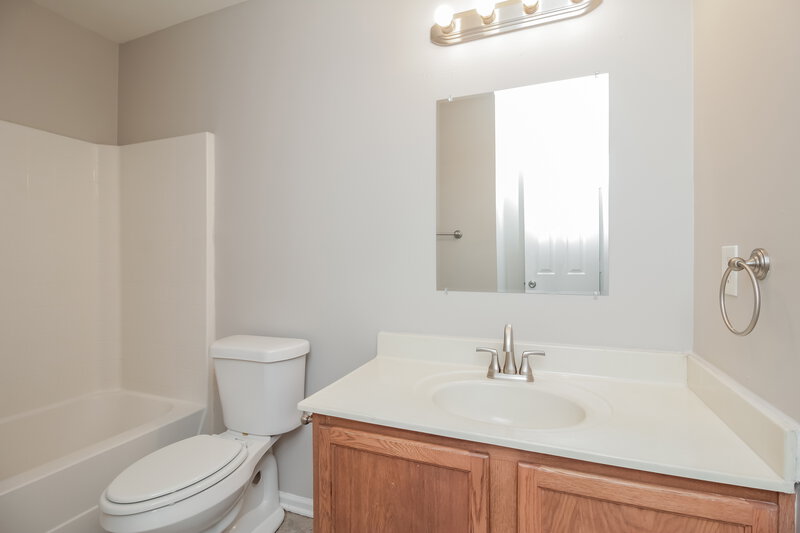 1,760/Mo, 3613 Ellington St Charlotte, NC 28211 Bathroom View