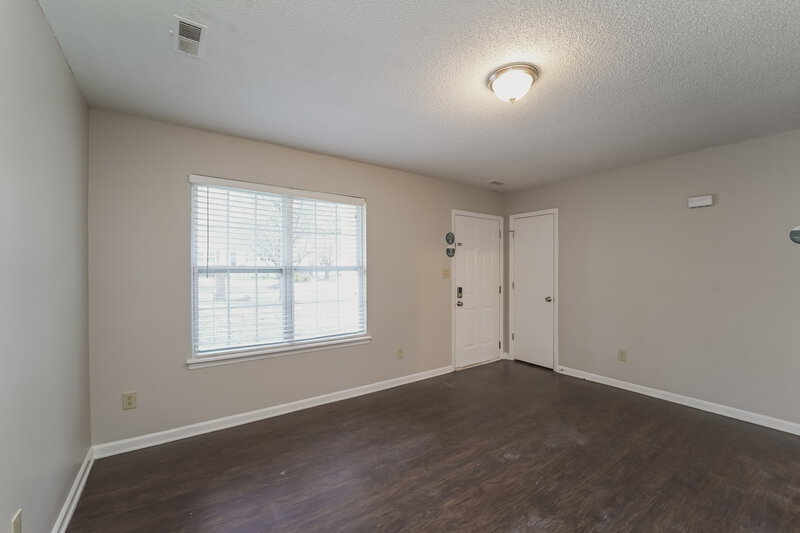 1,650/Mo, 8024 Gera Emma Dr Charlotte, NC 28215 Living Room View 2