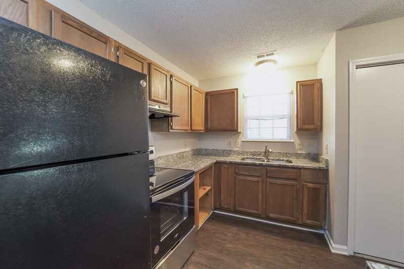 1,650/Mo, 8024 Gera Emma Dr Charlotte, NC 28215 Kitchen View 2