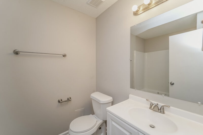 1,650/Mo, 8024 Gera Emma Dr Charlotte, NC 28215 Bathroom View
