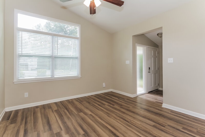 1,645/Mo, 5401 Venado St Charlotte, NC 28215 Living Room View