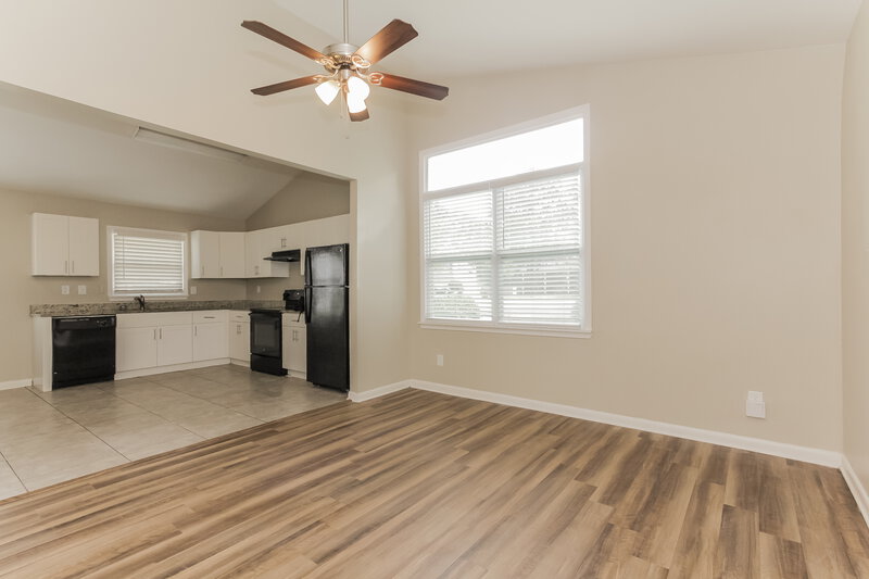 1,645/Mo, 5401 Venado St Charlotte, NC 28215 Living Room View 2