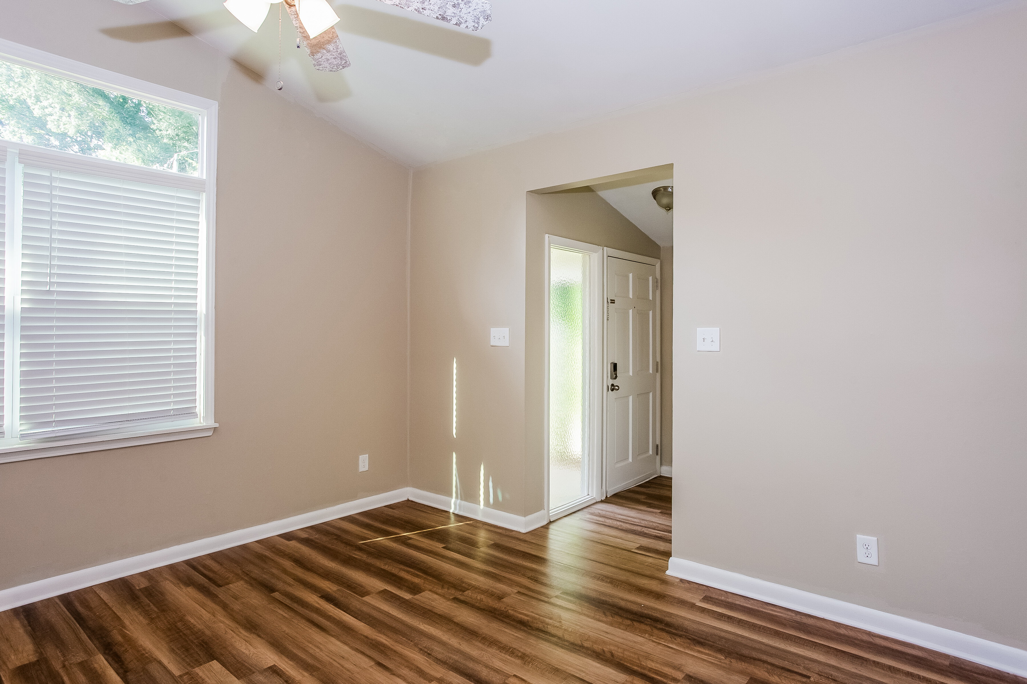 1,645/Mo, 5401 Venado St Charlotte, NC 28215 Living Room View 2