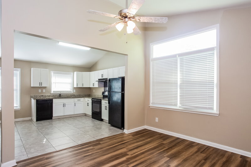 1,645/Mo, 5401 Venado St Charlotte, NC 28215 Living Room View 3