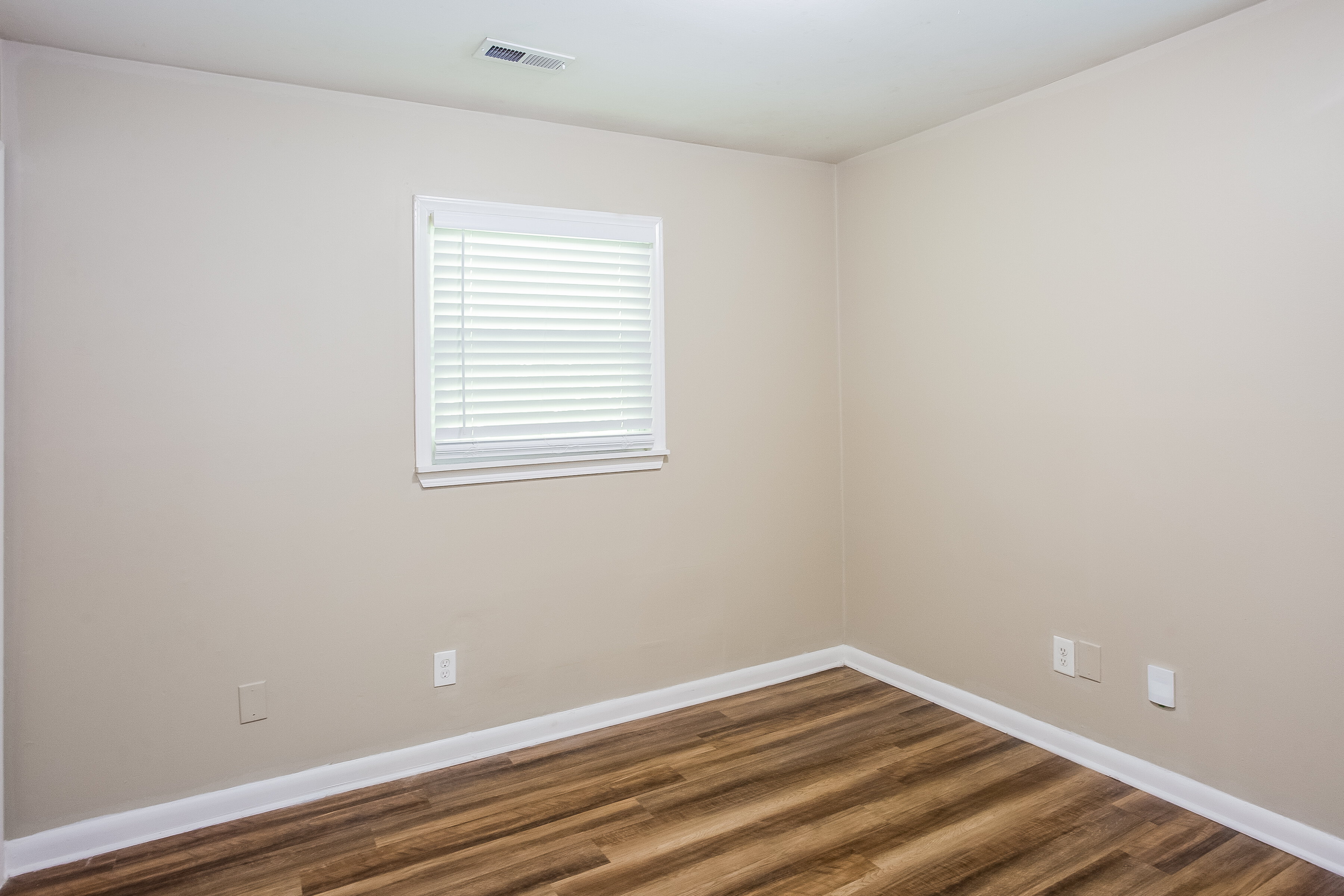 1,645/Mo, 5401 Venado St Charlotte, NC 28215 Main Bedroom View 2