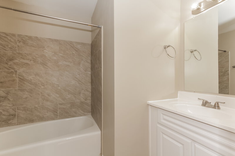 1,645/Mo, 5401 Venado St Charlotte, NC 28215 Bathroom View