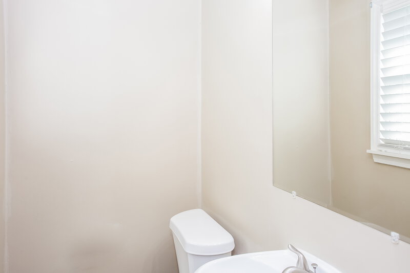1,645/Mo, 5401 Venado St Charlotte, NC 28215 Bathroom View