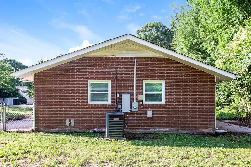 1,645/Mo, 5401 Venado St Charlotte, NC 28215 Rear View