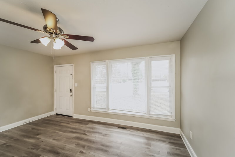 1,750/Mo, 1100 Bilmark Ave Charlotte, NC 28213 Living Room View 2