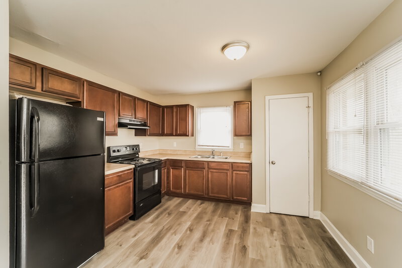 1,750/Mo, 1100 Bilmark Ave Charlotte, NC 28213 Kitchen View 2