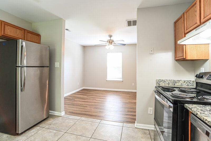 1,560/Mo, 3002 Reid Ave Charlotte, NC 28208 Kitchen View 2