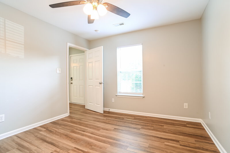 1,560/Mo, 3002 Reid Ave Charlotte, NC 28208 Main Bedroom View 2