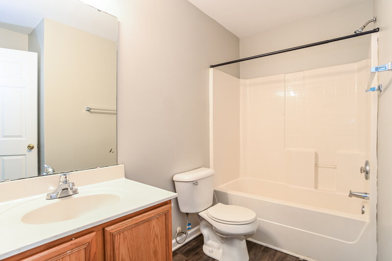 1,560/Mo, 3002 Reid Ave Charlotte, NC 28208 Bathroom View