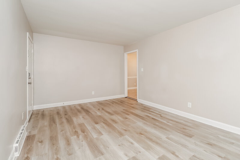 1,525/Mo, 4534 Hidden Valley Rd Charlotte, NC 28213 Living Room View 3