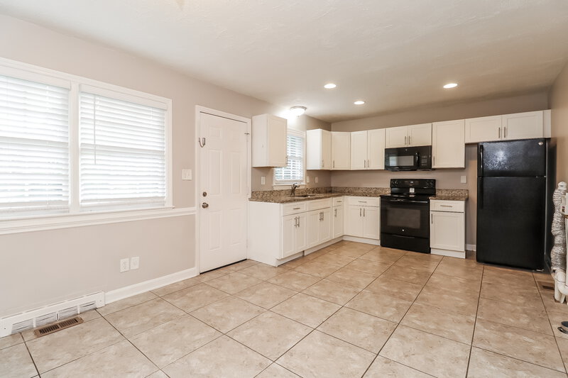 1,525/Mo, 4534 Hidden Valley Rd Charlotte, NC 28213 Dining Room View 2