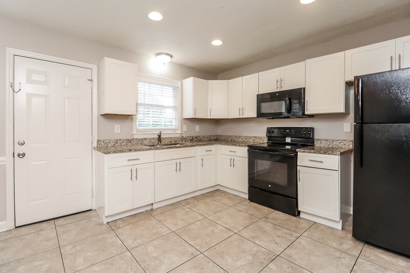 1,525/Mo, 4534 Hidden Valley Rd Charlotte, NC 28213 Kitchen View 2