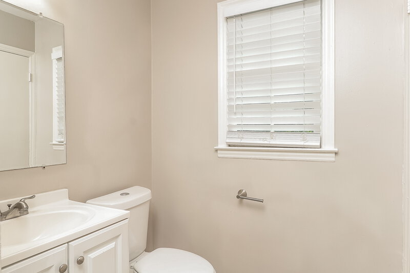 1,525/Mo, 4534 Hidden Valley Rd Charlotte, NC 28213 Bathroom View
