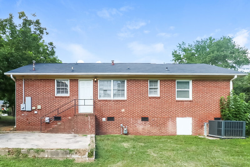 1,525/Mo, 4534 Hidden Valley Rd Charlotte, NC 28213 Rear View