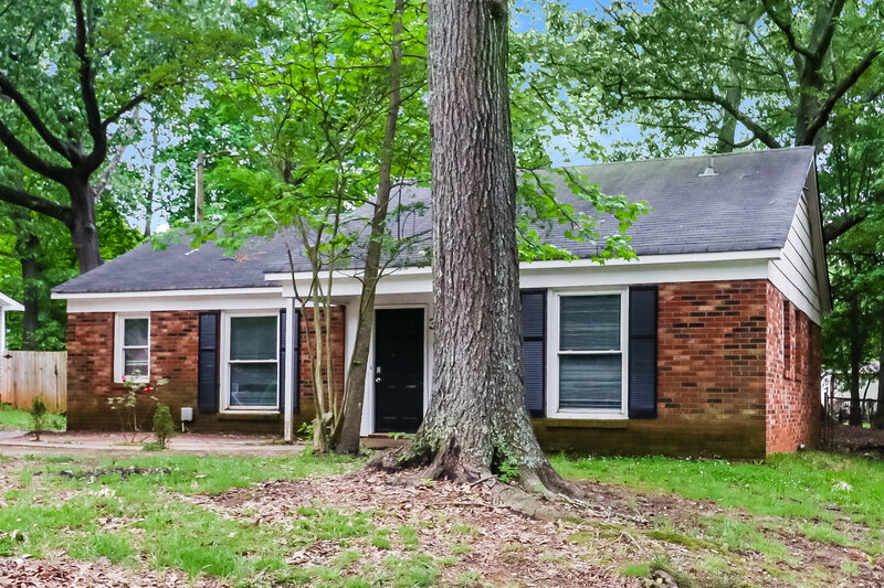 1,690/Mo, 323 Huntsmoor Dr Charlotte, NC 28217 Front View