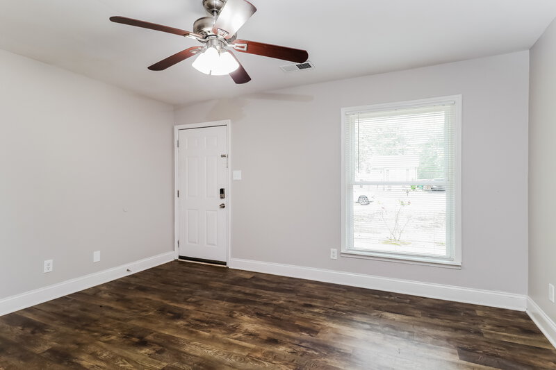 1,690/Mo, 323 Huntsmoor Dr Charlotte, NC 28217 Living Room View 2
