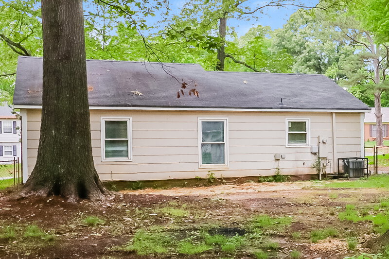 1,690/Mo, 323 Huntsmoor Dr Charlotte, NC 28217 Rear View 2