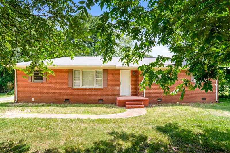 1,675/Mo, 3304 Sunset Rd Charlotte, NC 28216 External View