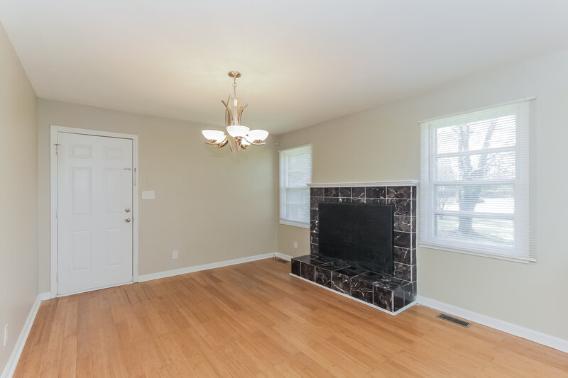 1,700/Mo, 3304 Sunset Rd Charlotte, NC 28216 Living Room View