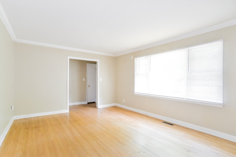 1,675/Mo, 3304 Sunset Rd Charlotte, NC 28216 Living Room View