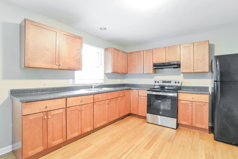 1,675/Mo, 3304 Sunset Rd Charlotte, NC 28216 Kitchen View