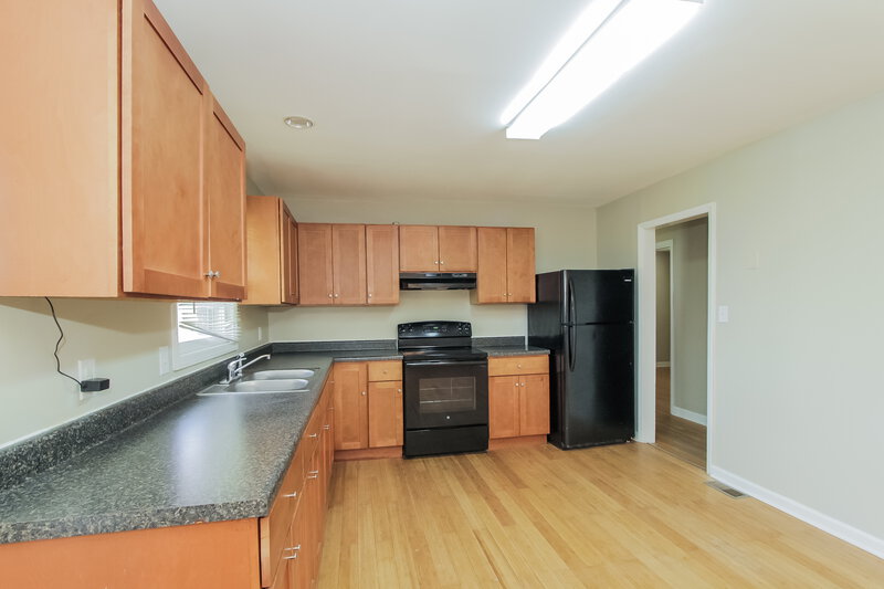 1,700/Mo, 3304 Sunset Rd Charlotte, NC 28216 Kitchen View