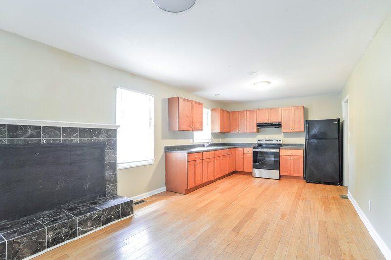 1,675/Mo, 3304 Sunset Rd Charlotte, NC 28216 Family Room View