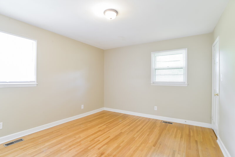 1,675/Mo, 3304 Sunset Rd Charlotte, NC 28216 Main Bedroom View