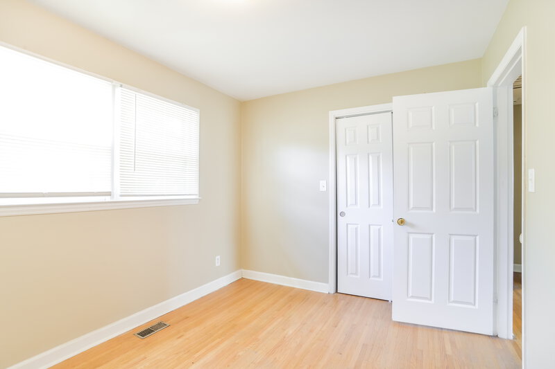 1,675/Mo, 3304 Sunset Rd Charlotte, NC 28216 Bedroom View