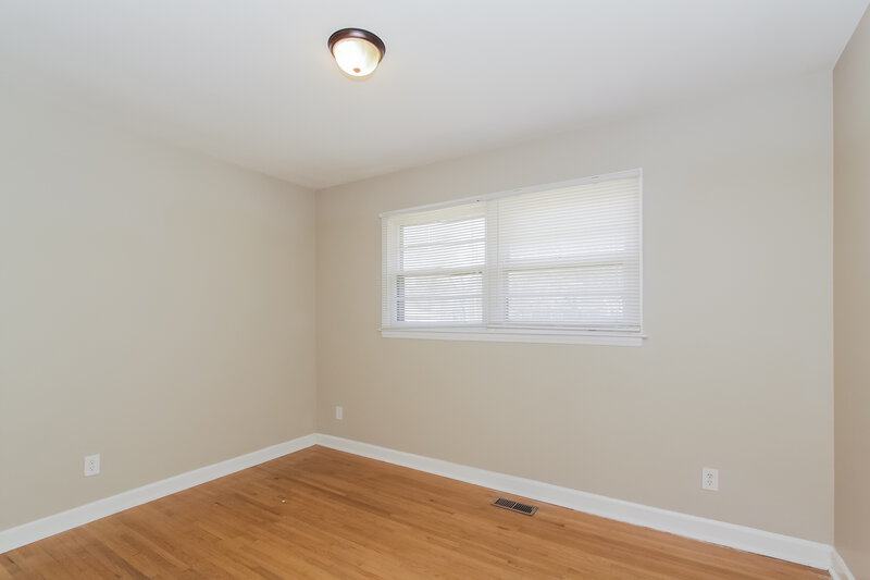 1,700/Mo, 3304 Sunset Rd Charlotte, NC 28216 Bedroom View 3