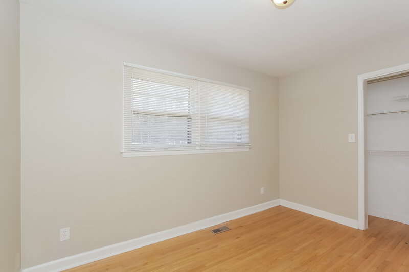 1,700/Mo, 3304 Sunset Rd Charlotte, NC 28216 Bedroom View 4