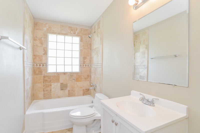 1,675/Mo, 3304 Sunset Rd Charlotte, NC 28216 Bathroom View