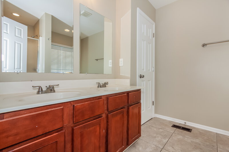 1,775/Mo, 3836 Bullard St Charlotte, NC 28208 Main Bathroom View
