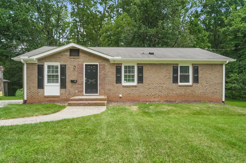 1,735/Mo, 4944 Springview Rd Charlotte, NC 28213 External View