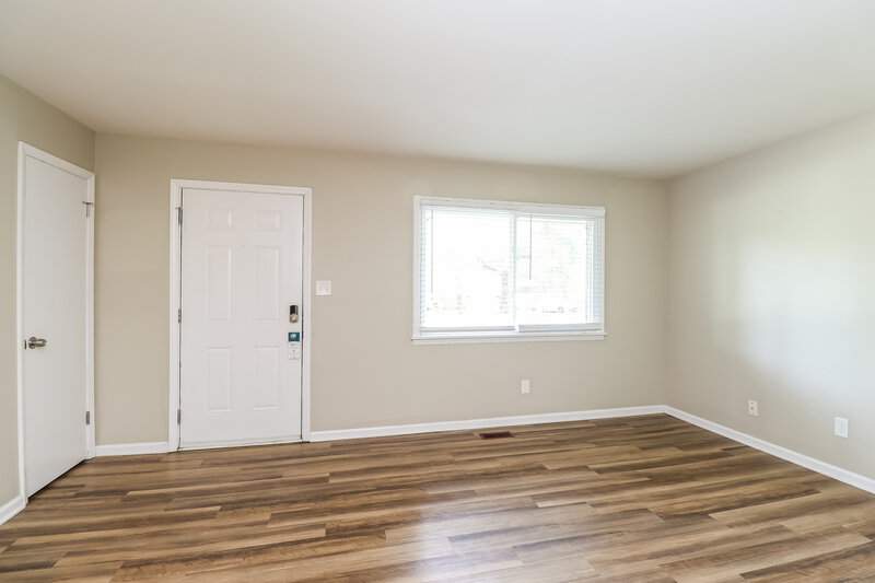 1,635/Mo, 9324 Edgevale Dr Charlotte, NC 28216 Living Room View